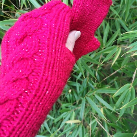Red Sparkle Glitter Handmade Knit Twist Fingerless Gloves - Picture 6 of 9